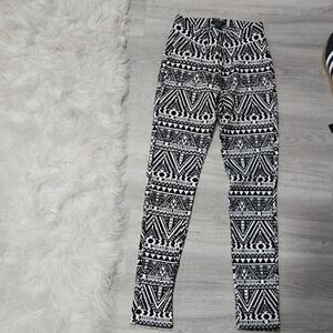 Ci Sono Black And White Velour Geometric Leggings